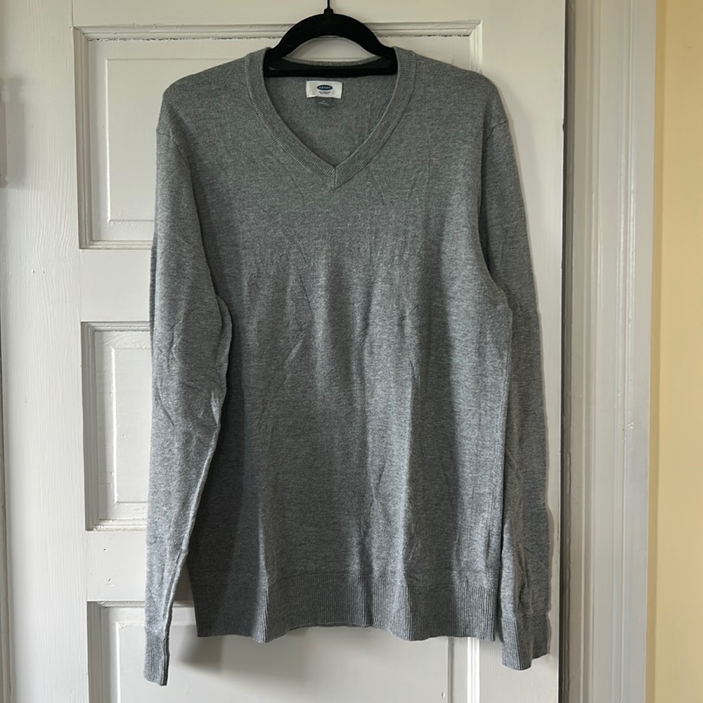 Men’s Grey Old Navy V-Neck Sweater, Size Medium